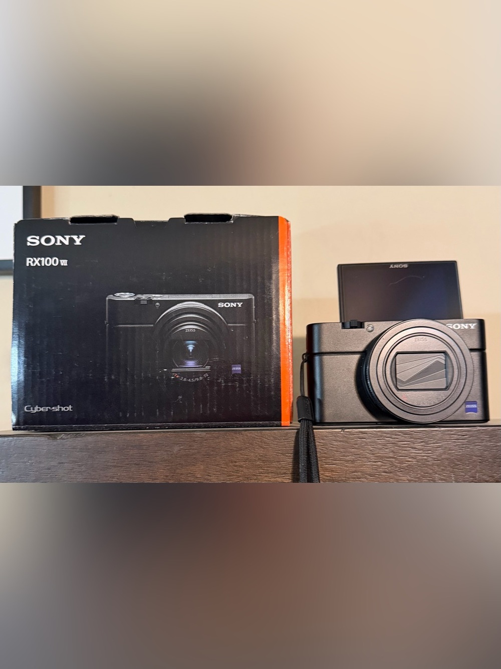 Sony RX100 VII Camera - Picture 3 of 3